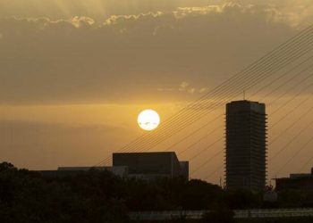 Colegios y hospitales convertidos en saunas por la ola de calor