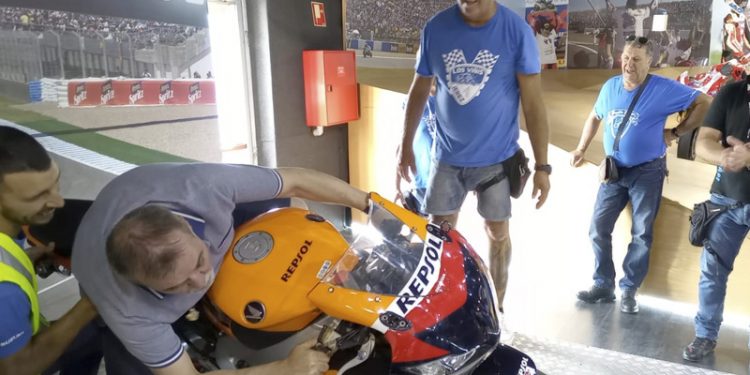 Los Viñis muestran el lado más solidario de la moto en Jerez